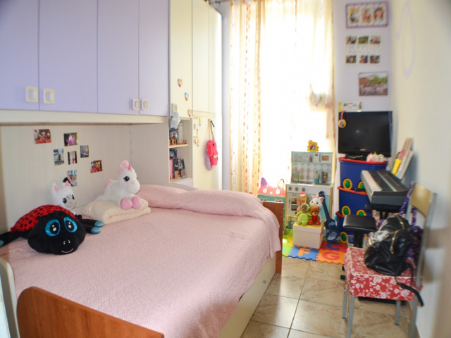 5 via Arona, Torino, Piemonte 10145, 2 Stanze da Letto Stanze da Letto, ,1 BagnoBathrooms,Appartamento,Vendita,via Arona,4,1103